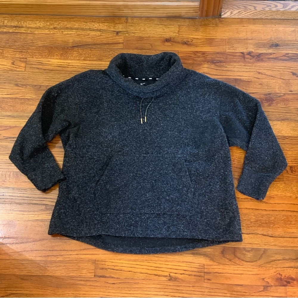 Ladies Nike Pullover Sweater Top Blouse
Size Medium
Polyester Rayon Blend
Sm